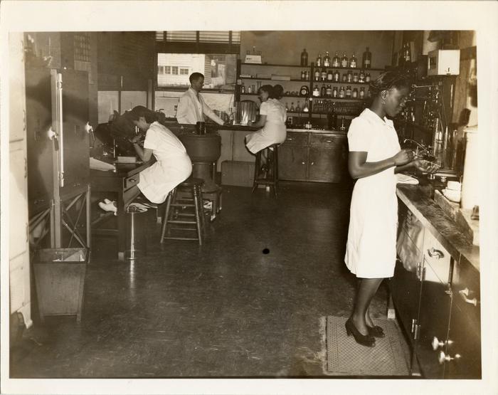 Laboratory Workers, 1943