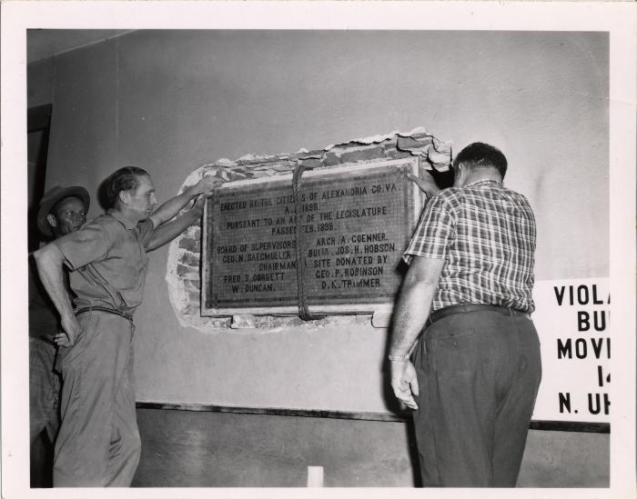 Plaque in the Old Courthouse Lobby