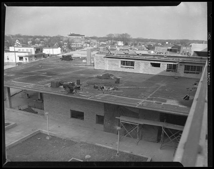 Tarring the Roof at Parkington