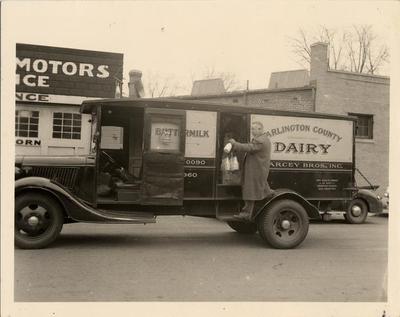 Milk truck, 1940