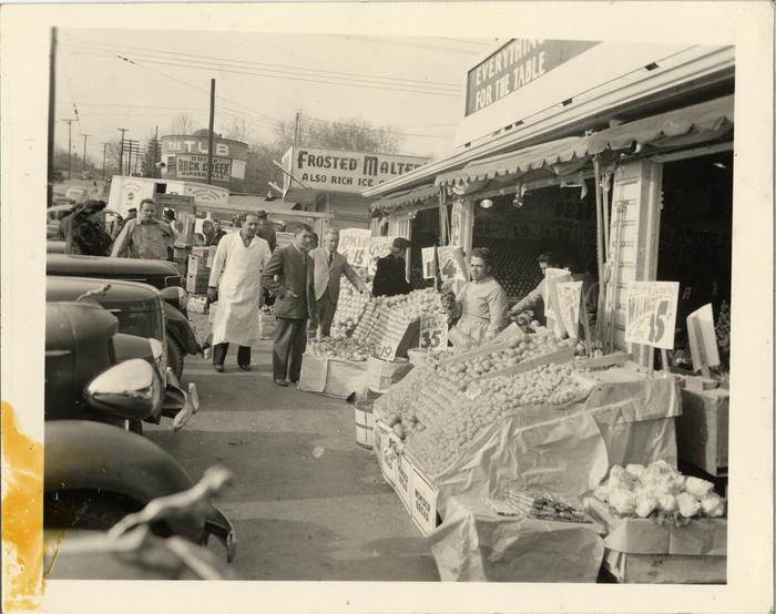 Outdoor grocery market, 1940