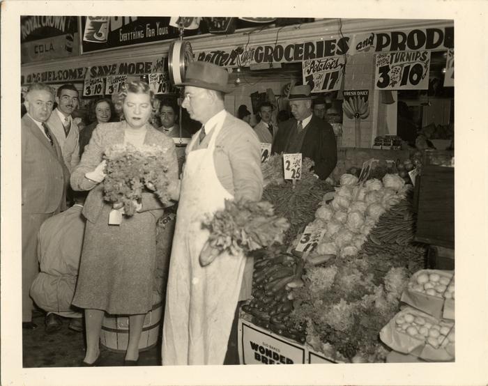 Inspection at grocery store, 1940