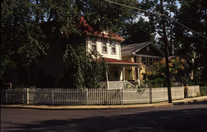 2213 North Kenmore Street