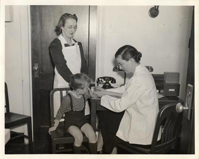 Smallpox vaccination clinic, 1940