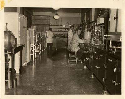 Arlington County Laboratory and workers, 1940
