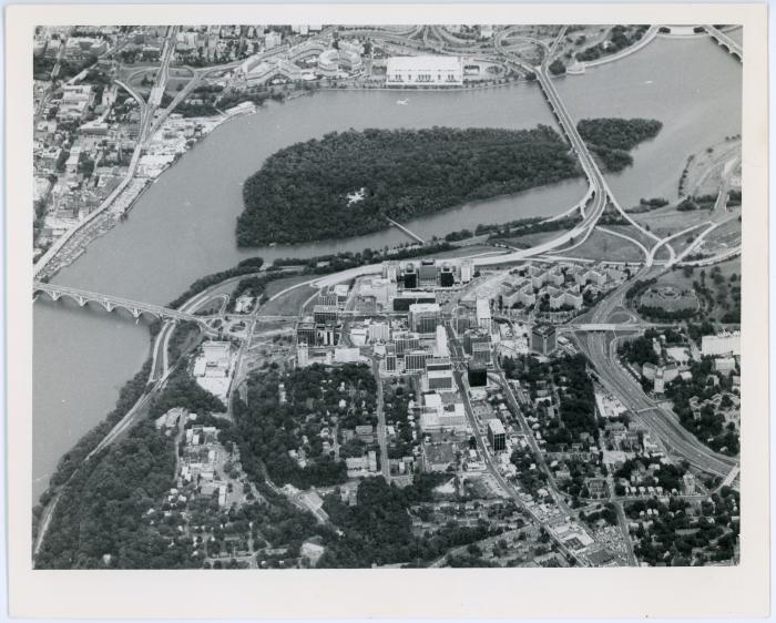 Aerial of Rosslyn and Theodore Roosevelt Island