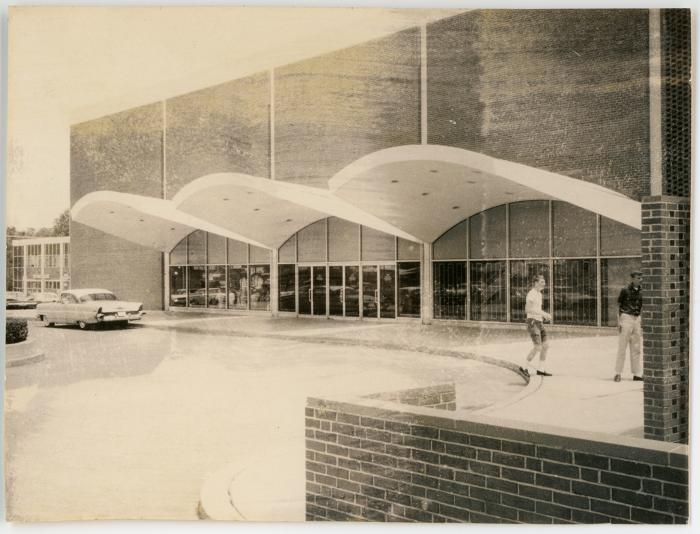 Entrance to Lansburgh's