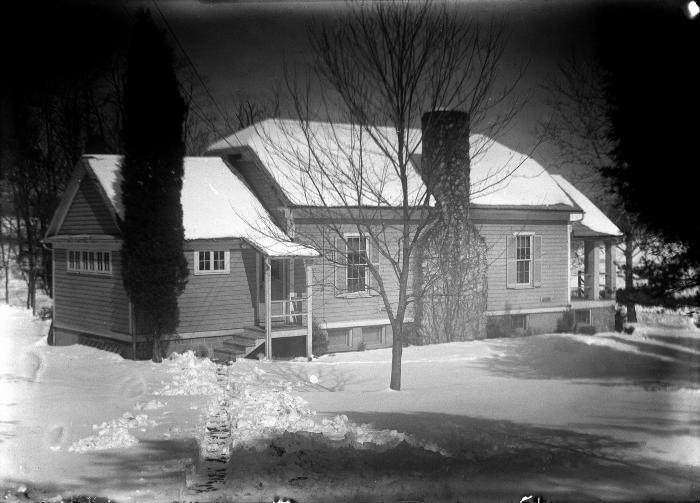 The Snowy Neighborhood House 