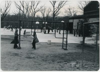 Children Play Outside Woodmont School