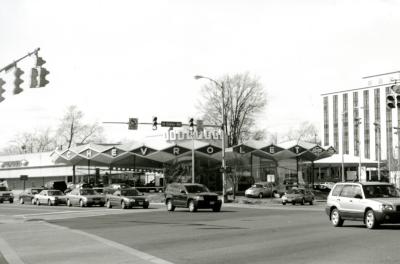 Bob Peck Chevrolet, front street view, 2006